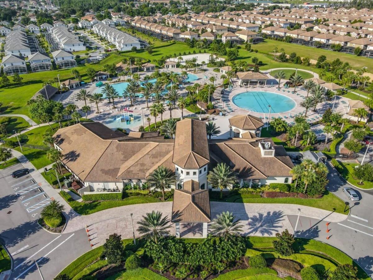 Superb Thematic 2Br Condo With 2 Clubhouses Kissimmee Eksteriør billede